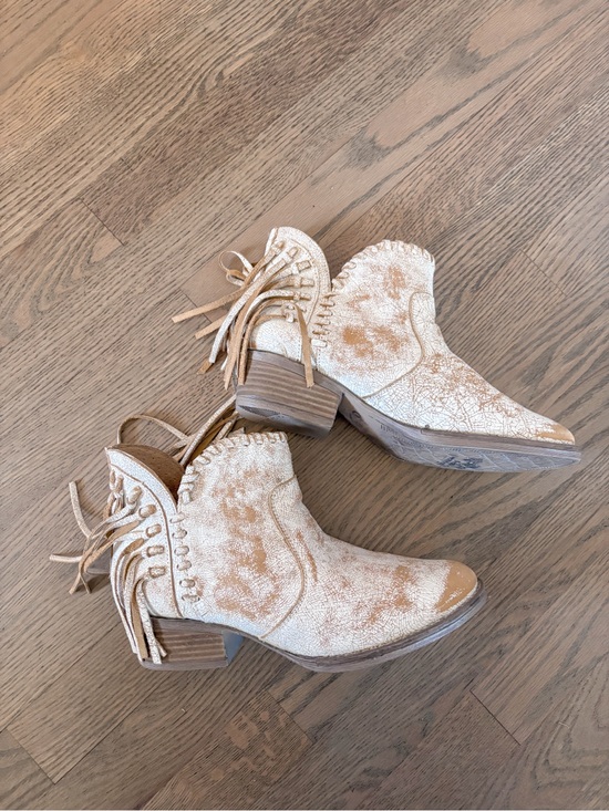 Corral Shoes - Circle G by Corral Distressed Fringe Tassel Ankle Boot Booties Size 9.5